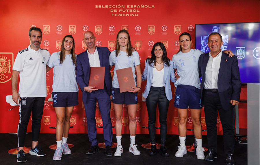 La Federación Española de Fútbol iguala las primas que cobrarán las selecciones masculina y femenina